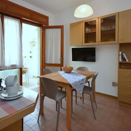 Rosanna Apartment